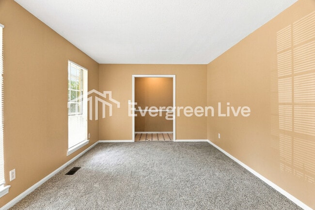 Building Photo - 1412 Highland Dr