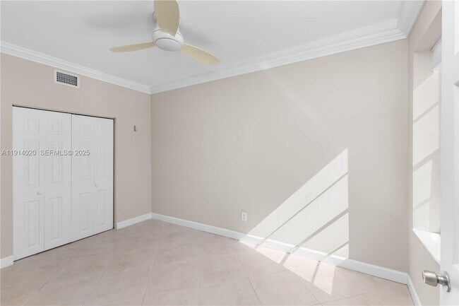 Building Photo - 1559 Michigan Ave