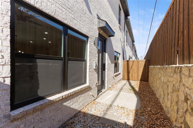 Building Photo - 2370 Usman Dr