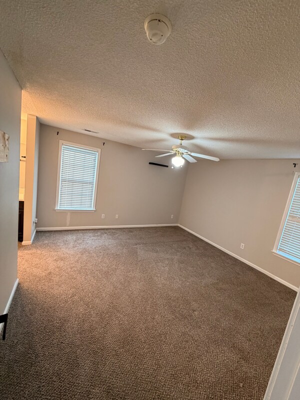 Building Photo - 705 Veryfine Dr