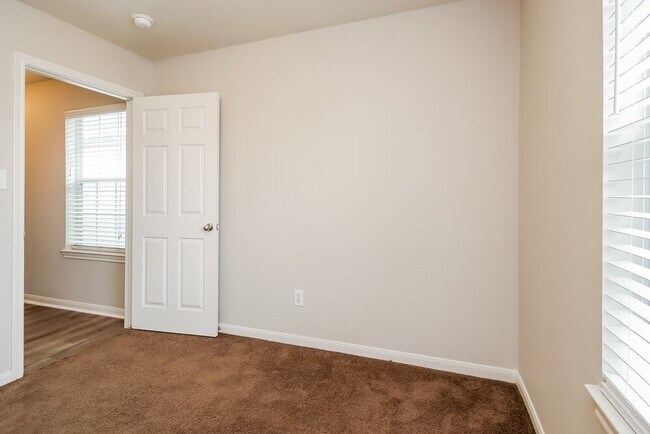 Building Photo - 4959 N Cancun Dr