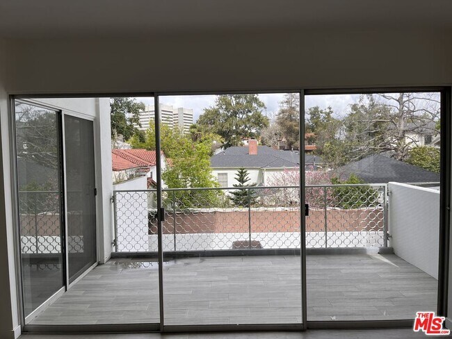 Building Photo - 10787 Wilshire Blvd