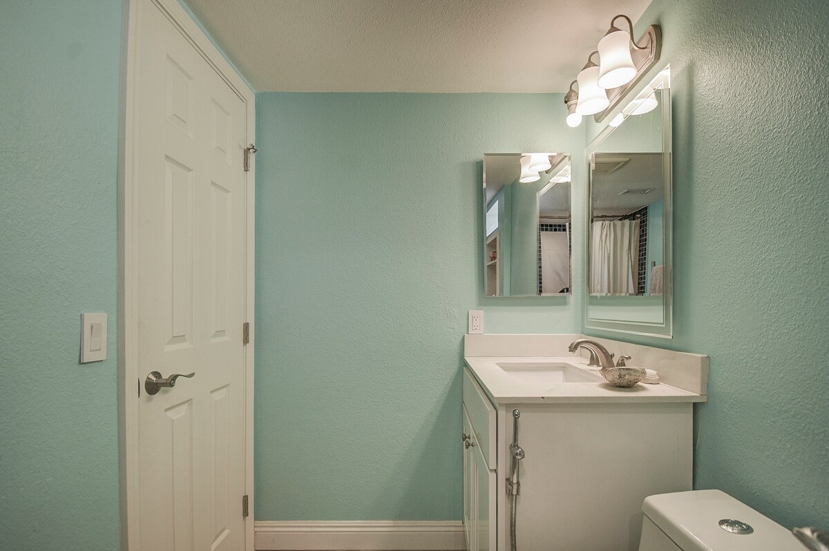 Building Photo - 11 Seamist Ct