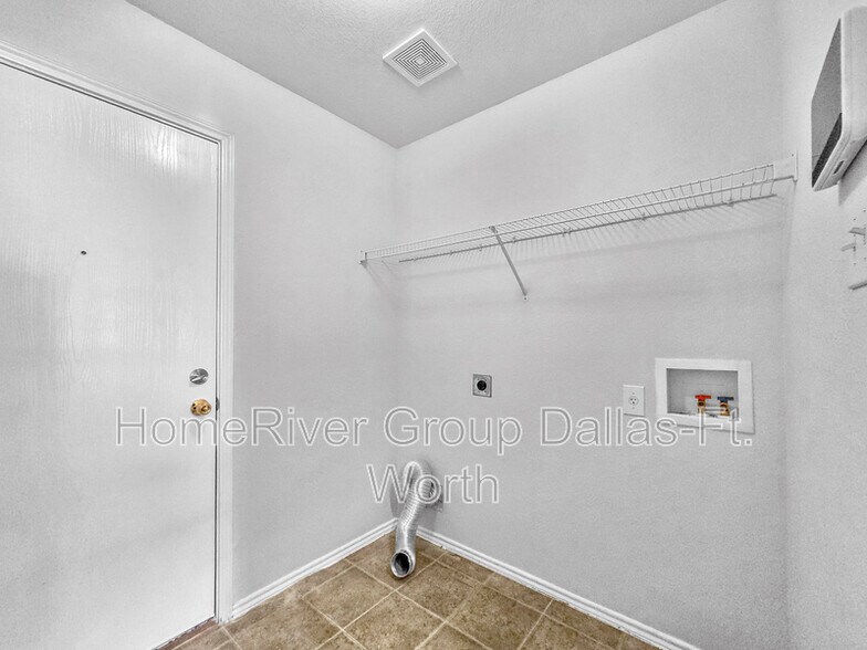Building Photo - 4012 Country Ln