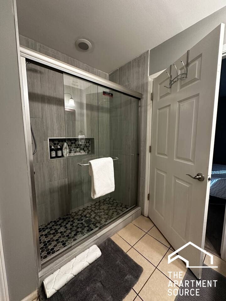 Building Photo - 811 S Kedzie Ave