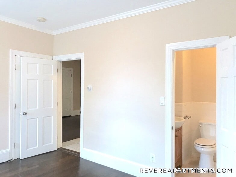 Building Photo - 286 Revere St