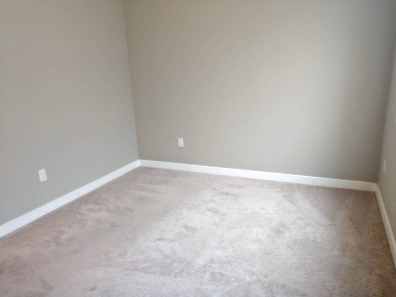 Building Photo - 1906 SE Tacoma St