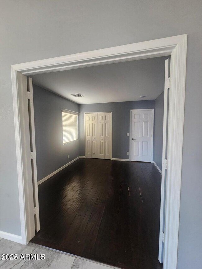 Building Photo - 11954 W Holly St