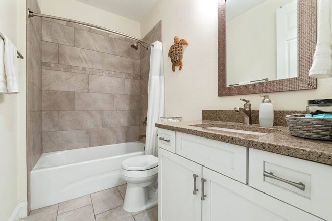 Building Photo - 10 Armand Beach Dr