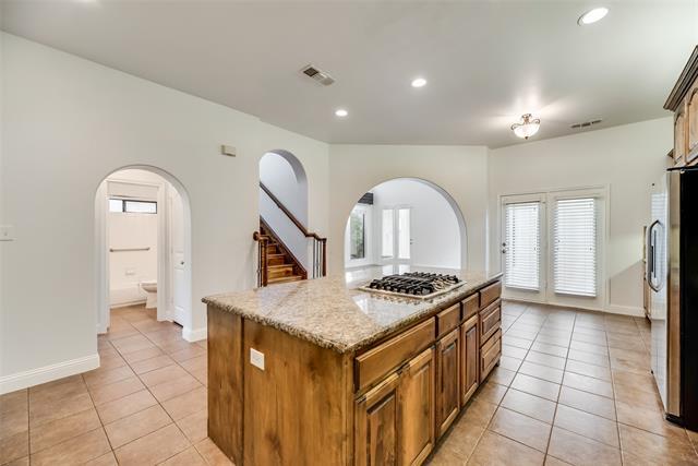 Building Photo - 6755 San Fernando