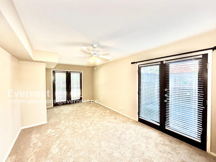 Building Photo - 7807 Meadow Park Dr