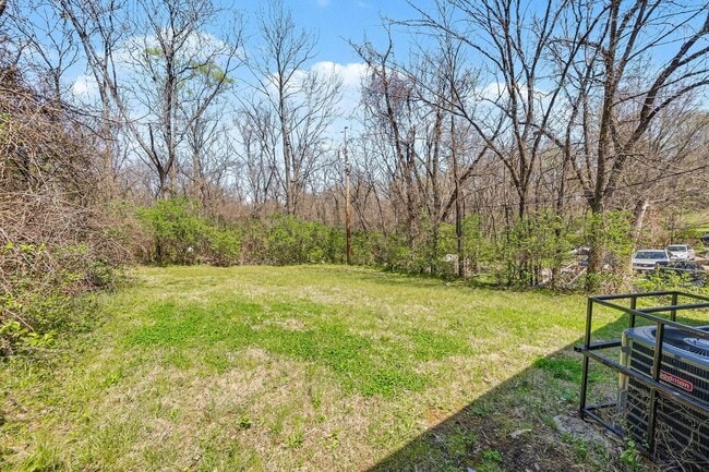 Building Photo - Charming Two Bedroom, One Bathroom Home Near Kansas City Zoo!