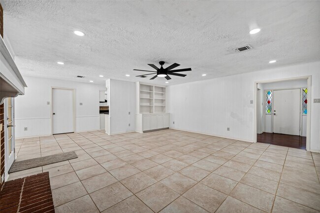 Building Photo - 3910 Chile Dr
