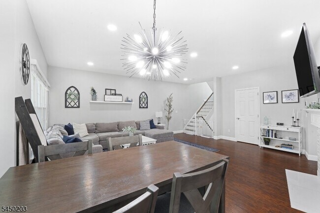 Building Photo - 2202 Yardley Pl