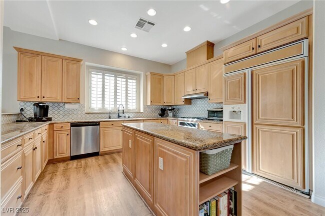 Building Photo - 904 Pont Chartrain Dr