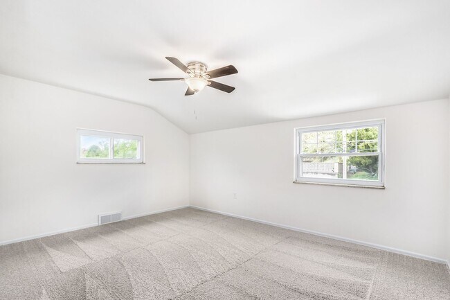 Building Photo - AVAILABLE JUNE 1ST! Fully UPDATED 3-bedroom townhouse in Overbrook!