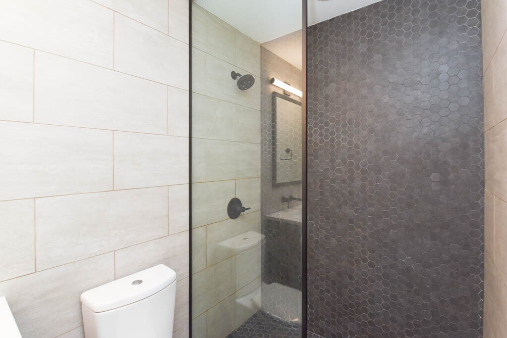 Building Photo - 843 W Grace St