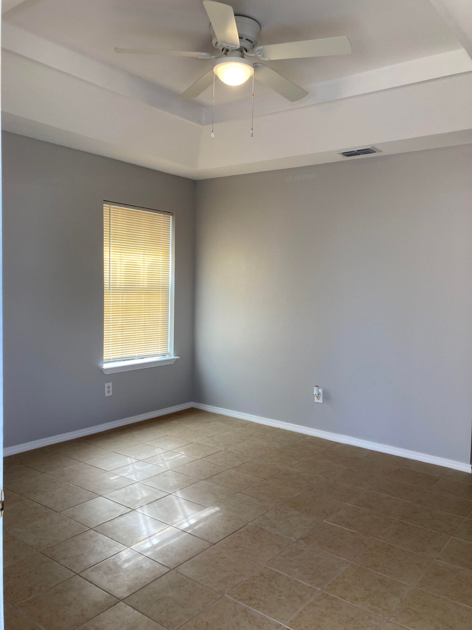 Building Photo - 521 Amigos Ln