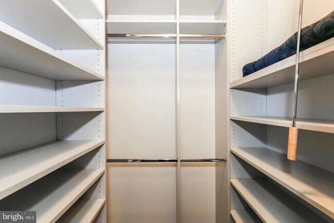 Building Photo - 1427 Chapin St NW