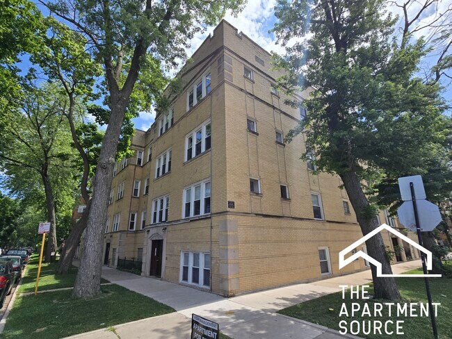 Building Photo - 3757 W Sunnyside Ave