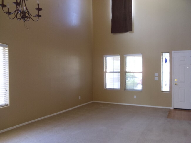 Building Photo - COMING SOON! 4 Bed 3 Bath home with Golf C...