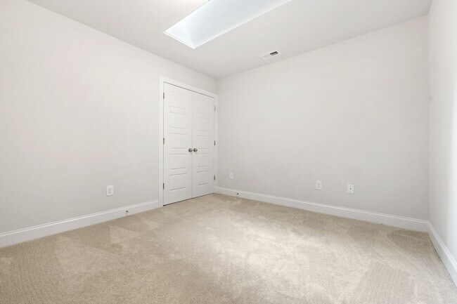 Building Photo - Available NOW! 2BR/2.5BA Townhouse in Mebane