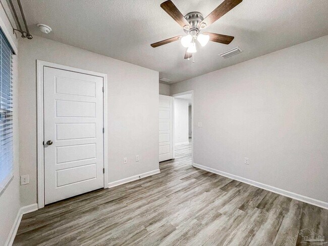 Building Photo - 9627 Angel Oak Dr