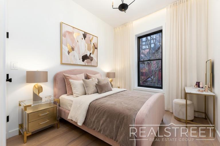Building Photo - Stunning Brand New 3 Bed 2 Bath in Crown Heights Brownstone!