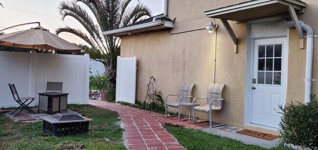 Building Photo - 5811 Crystal Rd