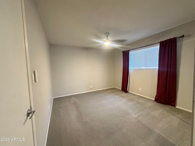 Building Photo - 5525 E Thomas Rd