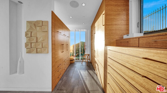 Building Photo - 2915 Tuna Canyon Rd