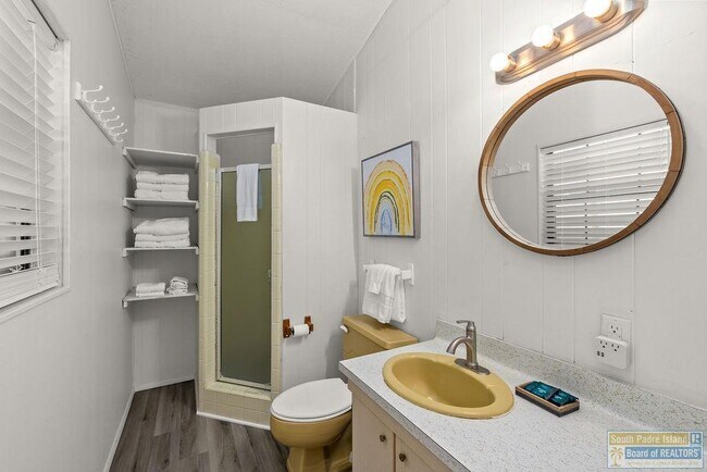 Building Photo - 105 E Marisol Dr