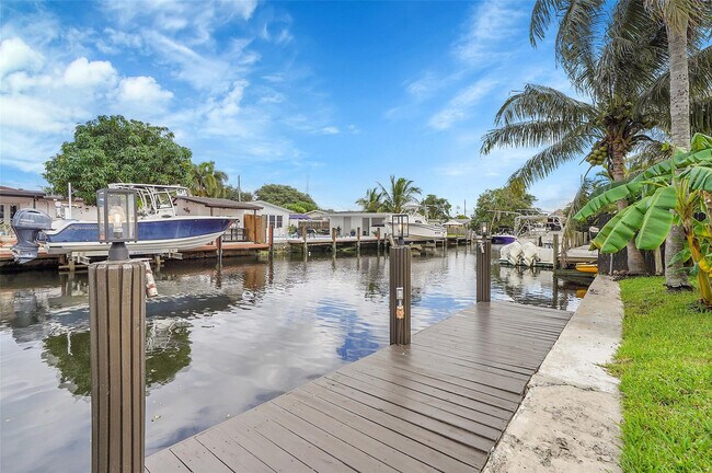 Building Photo - 4710 SW 43rd Ave