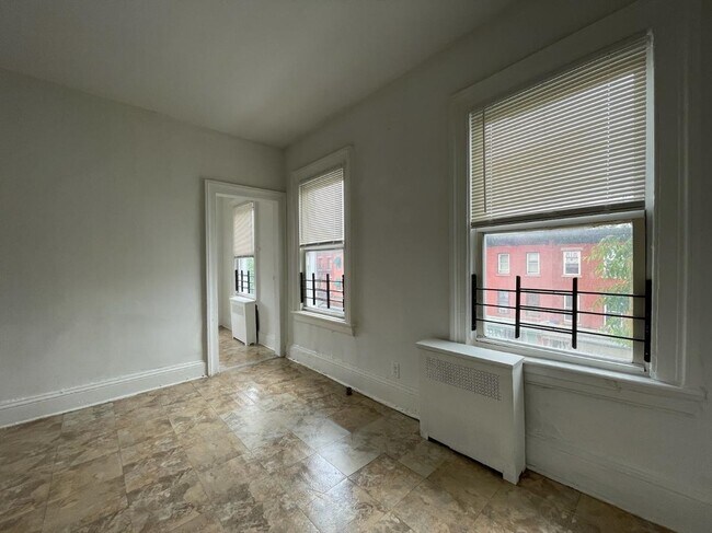 Building Photo - 129 Monticello Ave