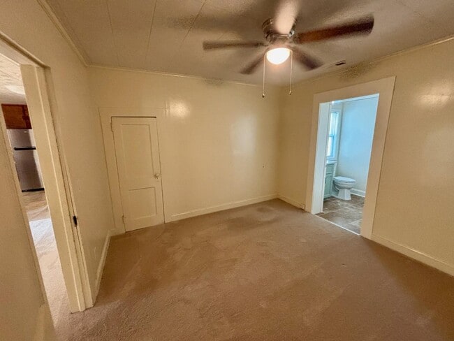 Building Photo - 6919 Deep Springs Rd