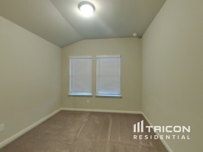 Building Photo - 13530 Paxton Blvd