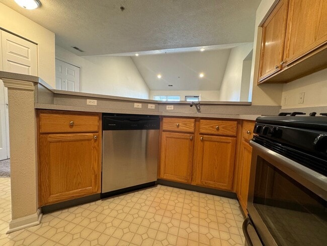 Building Photo - 1567 Weatherstone Dr