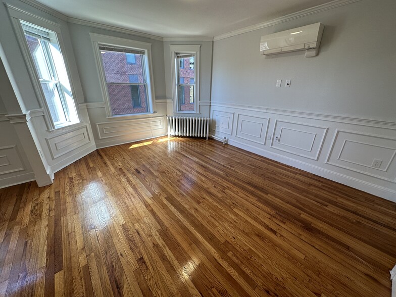 Building Photo - 34 Worthington St