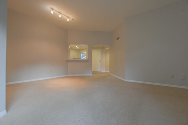Building Photo - 7270 Westpointe Blvd