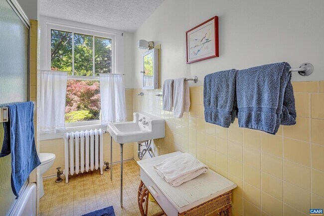 Building Photo - 502 Park Hill