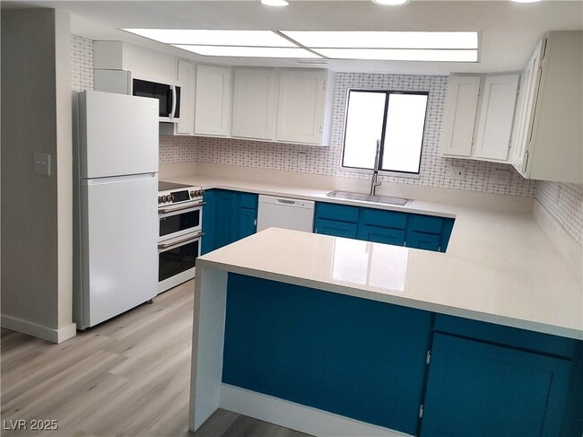 Building Photo - 3221 Sombrero Cir