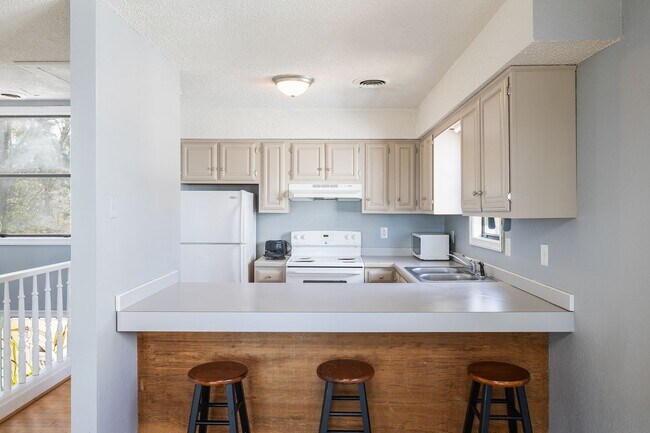 Building Photo - 219 Patane