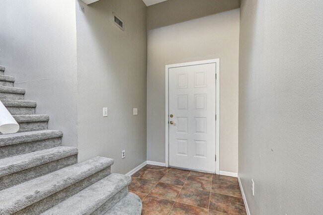 Building Photo - Prime Northwood Home on a Conservation Lot...