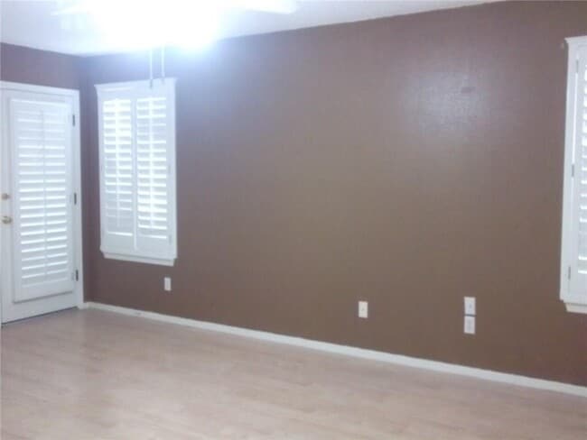 Building Photo - 7680 Dianjou Dr