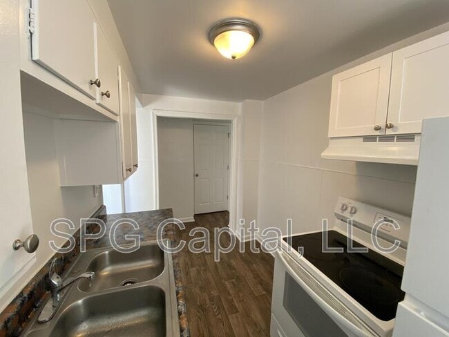 Building Photo - 2529 Derry St