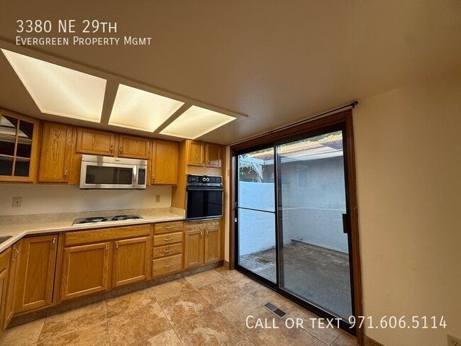 Building Photo - 3380 NE 29th St