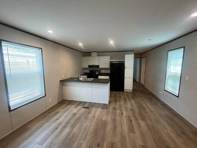 Building Photo - 1085 Spring Bay Rd