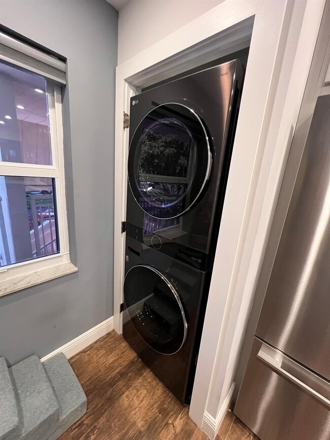 Building Photo - 3175 NE 48th Ct