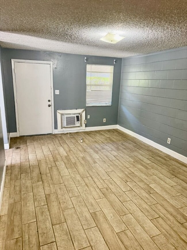 Building Photo - 8105 N Klondyke St