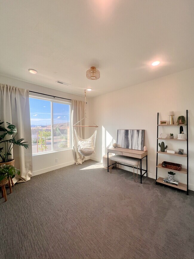 Building Photo - 5741 S Russet Sun Dr